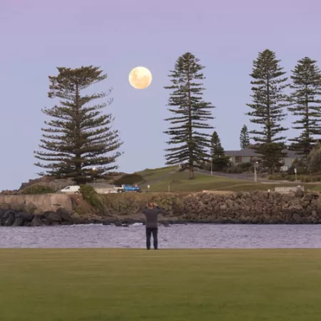 Full Moon Rise at Kiama Harbour